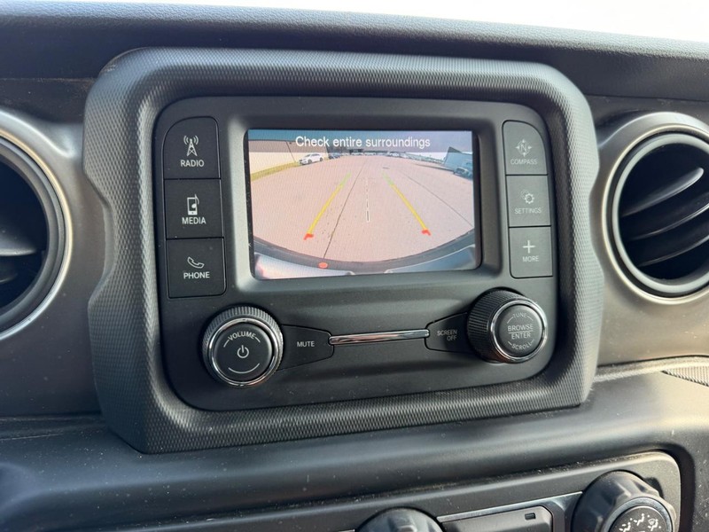 Jeep Wrangler Unlimited Vehicle Full-screen Gallery Image 19