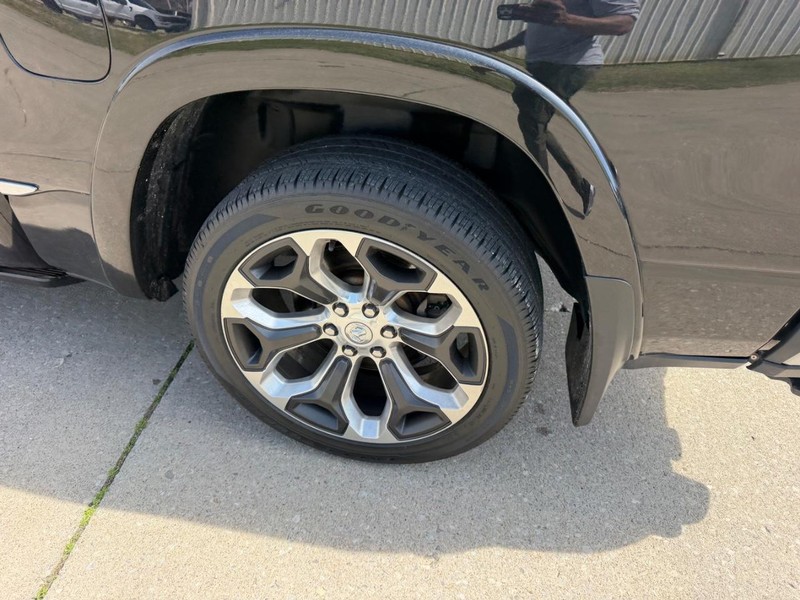 Ram 1500 Vehicle Full-screen Gallery Image 6