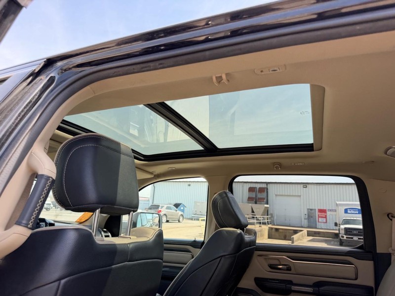 Ram 1500 Vehicle Full-screen Gallery Image 8