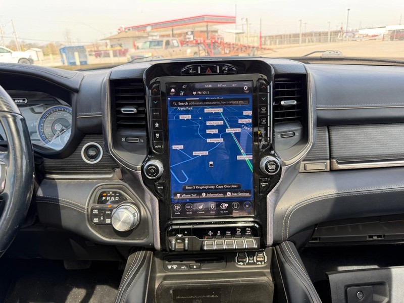 Ram 1500 Vehicle Full-screen Gallery Image 14