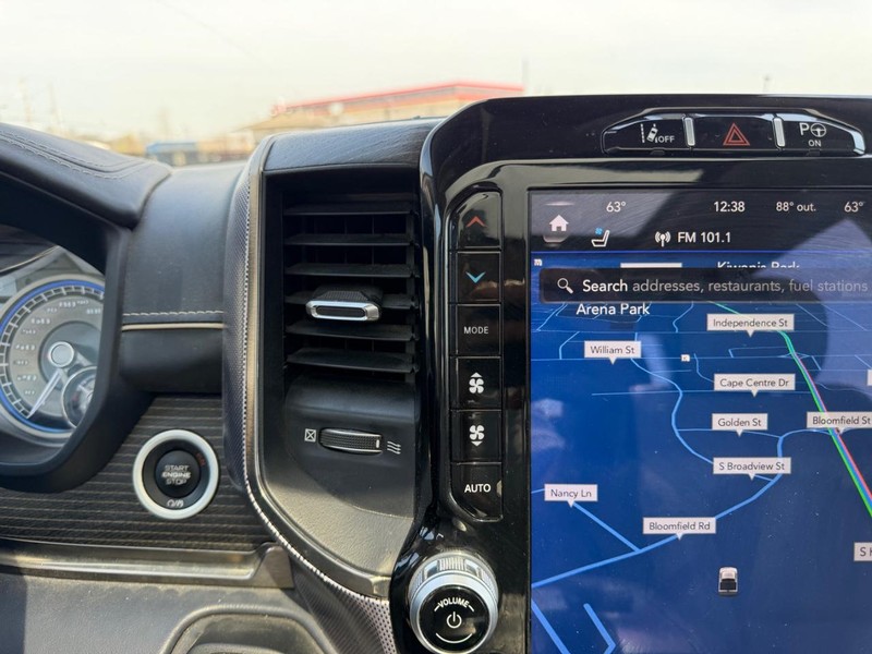 Ram 1500 Vehicle Full-screen Gallery Image 15