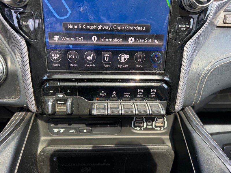 Ram 1500 Vehicle Full-screen Gallery Image 16