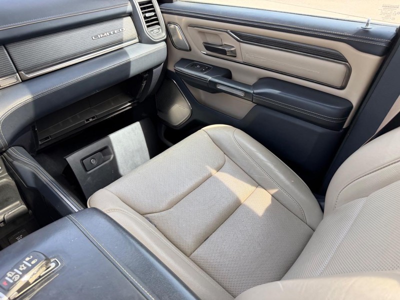 Ram 1500 Vehicle Full-screen Gallery Image 18