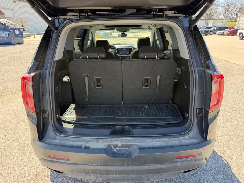GMC Acadia Vehicle Full-screen Gallery Image 5