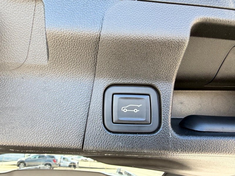 GMC Acadia Vehicle Full-screen Gallery Image 6