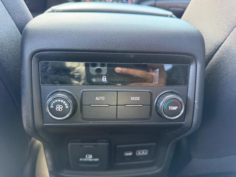 GMC Acadia Vehicle Full-screen Gallery Image 10