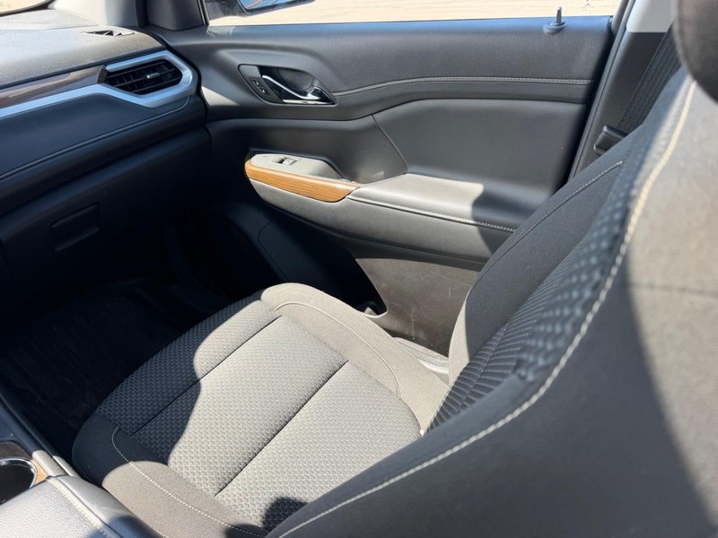 GMC Acadia Vehicle Full-screen Gallery Image 17