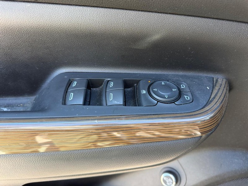 GMC Acadia Vehicle Full-screen Gallery Image 18