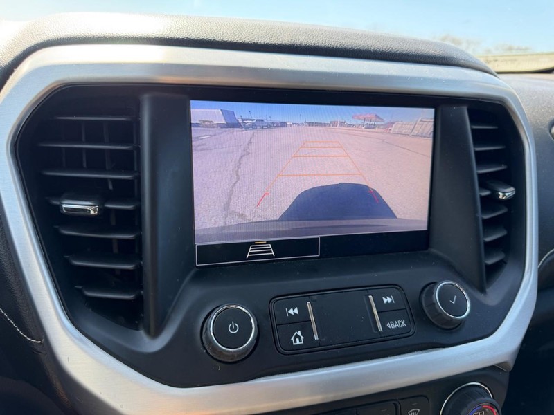 GMC Acadia Vehicle Full-screen Gallery Image 21