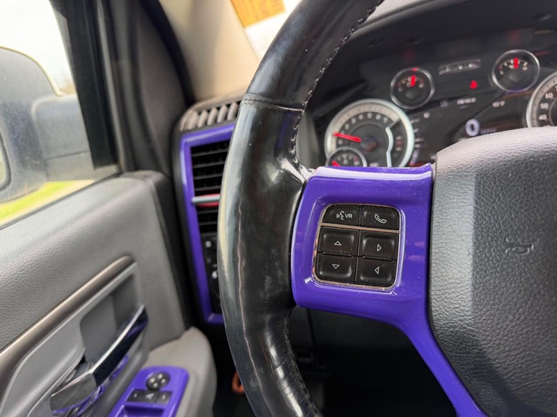 Ram 1500 Vehicle Full-screen Gallery Image 10