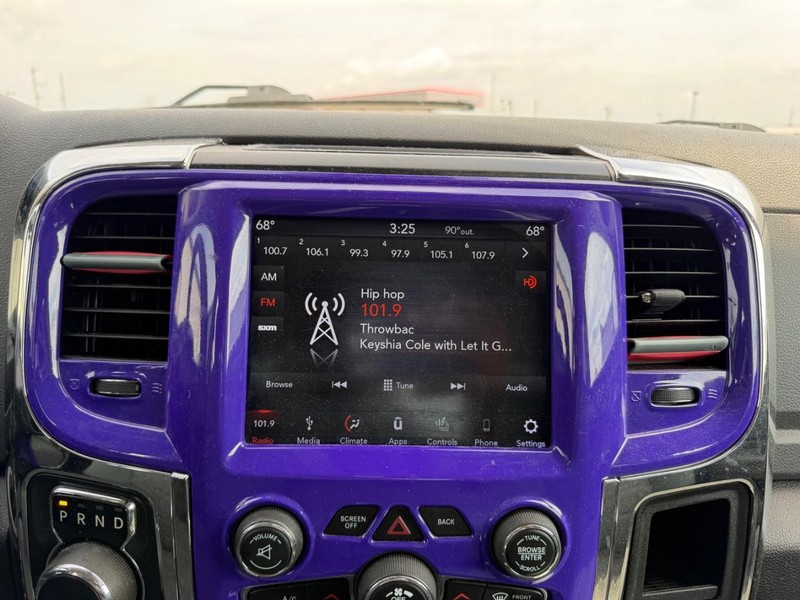 Ram 1500 Vehicle Full-screen Gallery Image 12