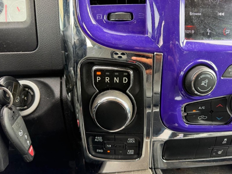 Ram 1500 Vehicle Full-screen Gallery Image 13