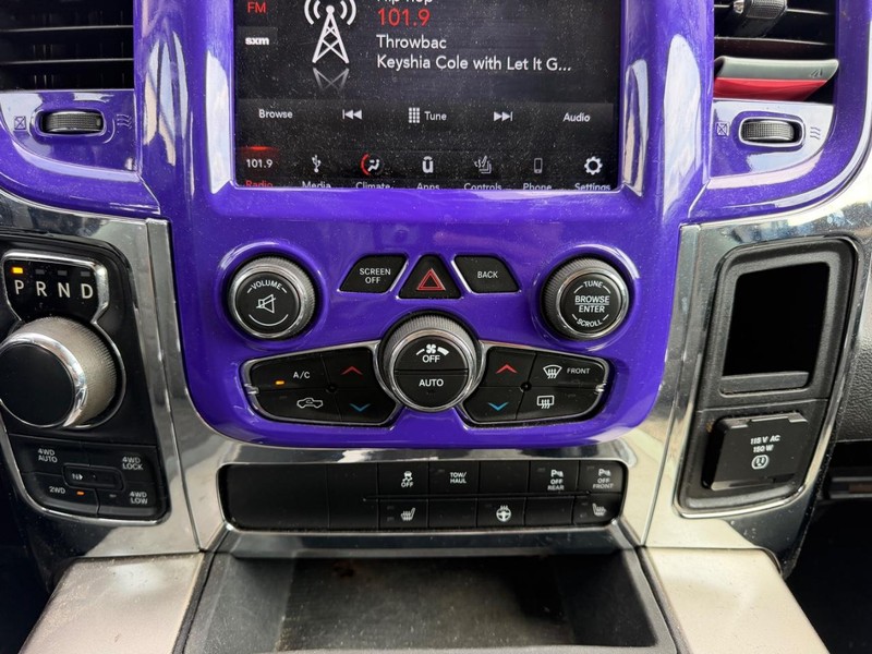 Ram 1500 Vehicle Full-screen Gallery Image 14