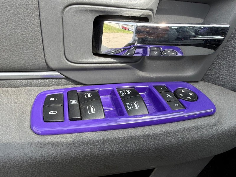 Ram 1500 Vehicle Full-screen Gallery Image 16