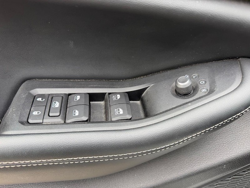 Jeep Grand Cherokee L Vehicle Full-screen Gallery Image 19