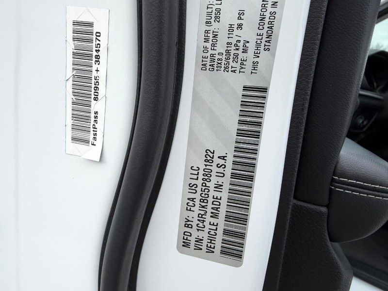 Jeep Grand Cherokee L Vehicle Full-screen Gallery Image 24