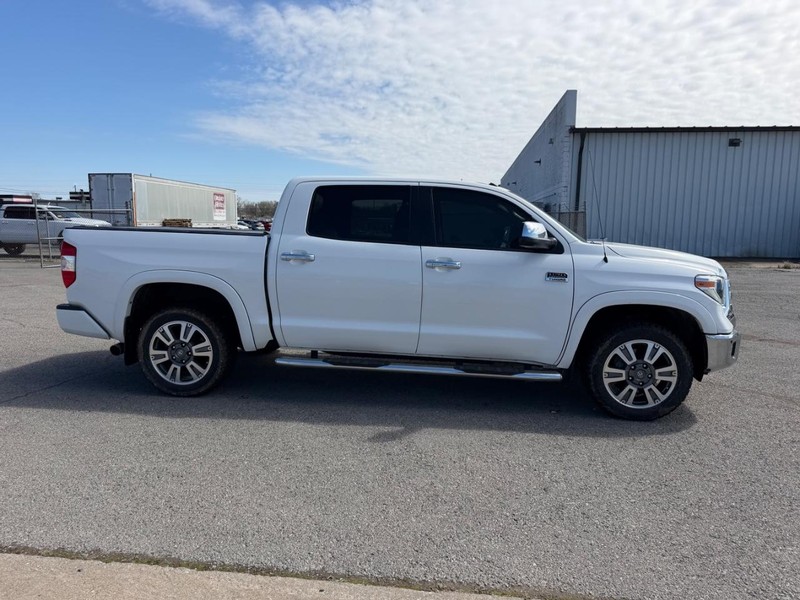 Toyota Tundra 4WD Vehicle Full-screen Gallery Image 2