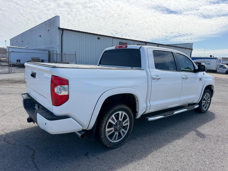 Toyota Tundra 4WD Vehicle Full-screen Gallery Image 3