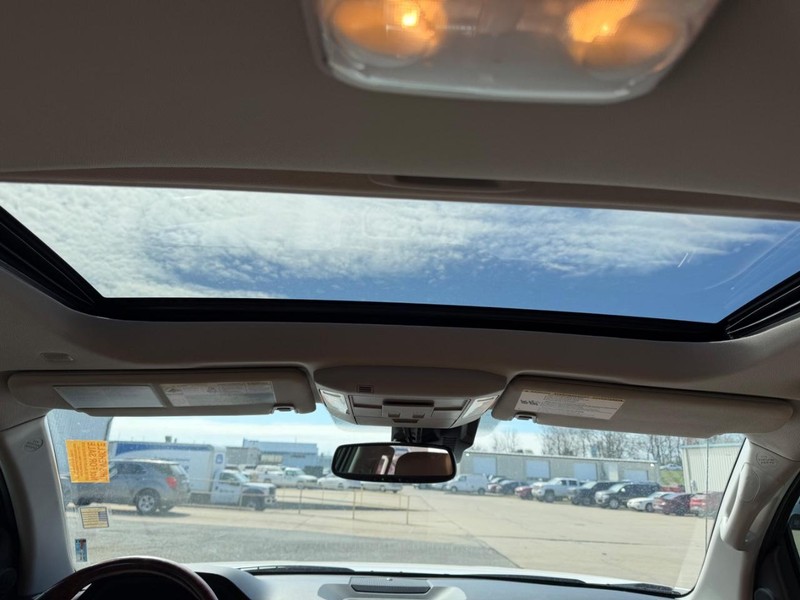 Toyota Tundra 4WD Vehicle Full-screen Gallery Image 8