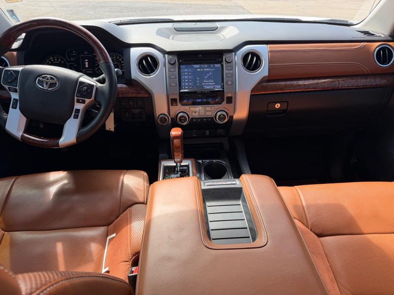 Toyota Tundra 4WD Vehicle Full-screen Gallery Image 9