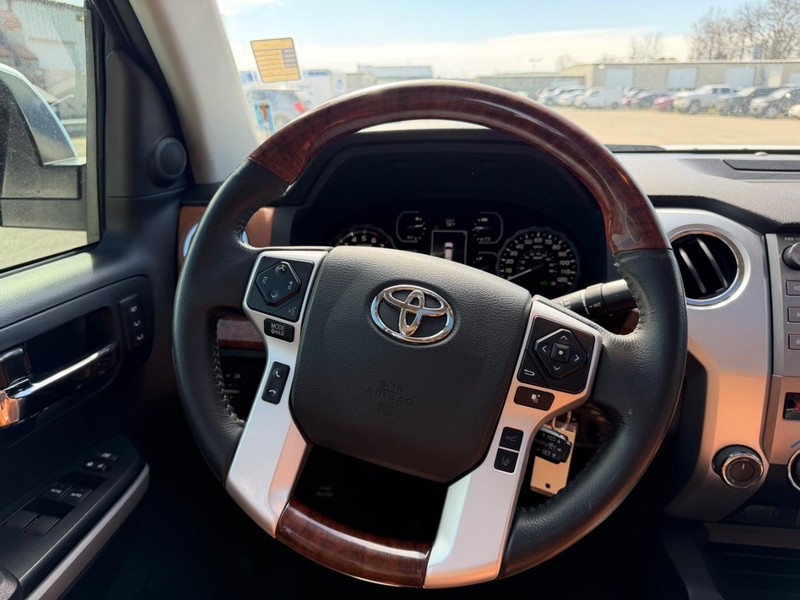 Toyota Tundra 4WD Vehicle Full-screen Gallery Image 10