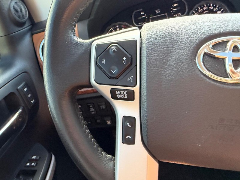 Toyota Tundra 4WD Vehicle Full-screen Gallery Image 11