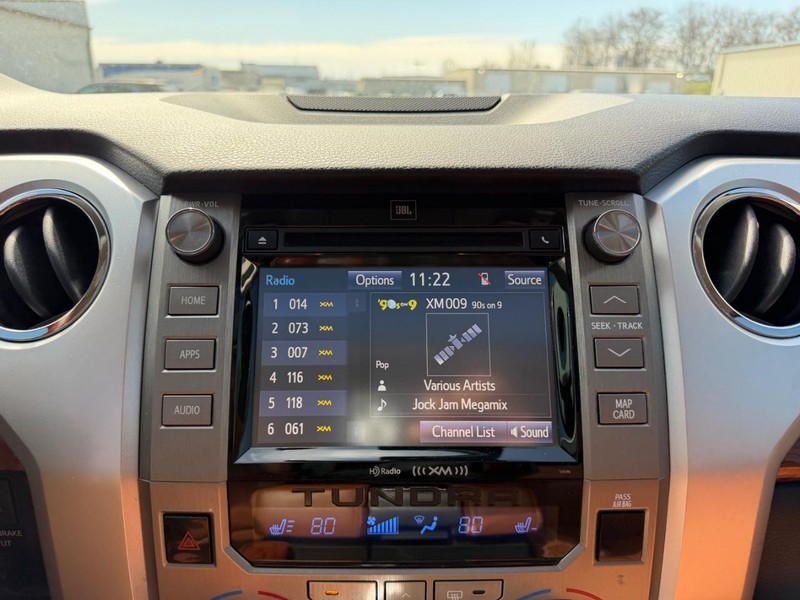 Toyota Tundra 4WD Vehicle Full-screen Gallery Image 13