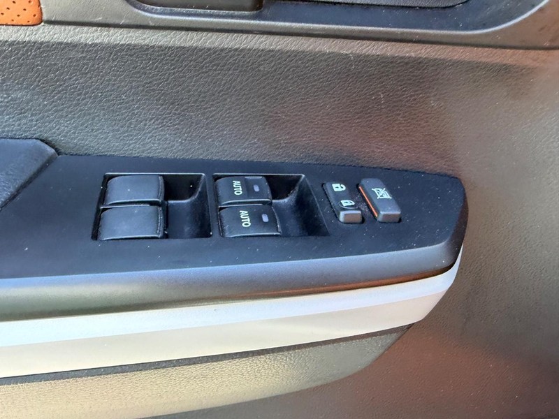 Toyota Tundra 4WD Vehicle Full-screen Gallery Image 18