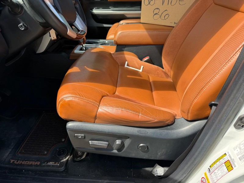 Toyota Tundra 4WD Vehicle Full-screen Gallery Image 20