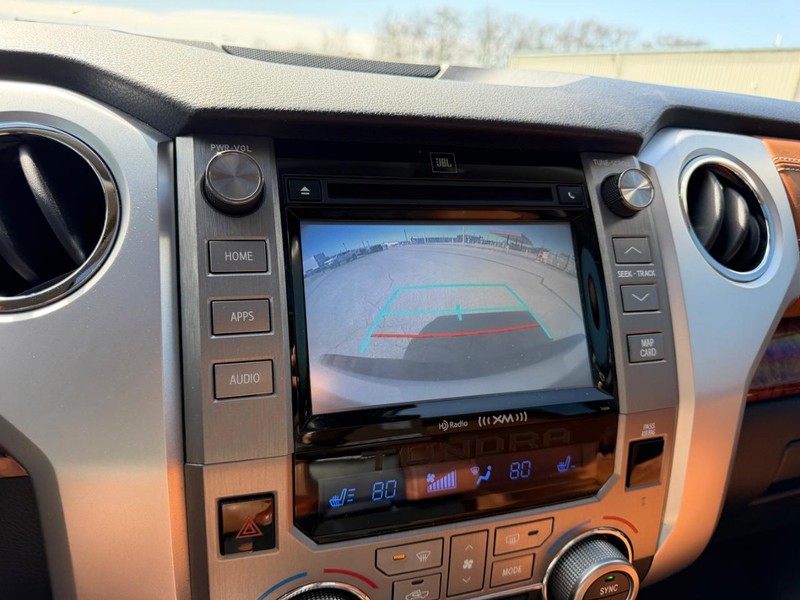 Toyota Tundra 4WD Vehicle Full-screen Gallery Image 22