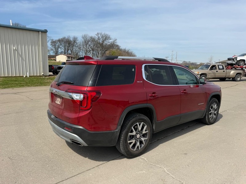 GMC Acadia Vehicle Full-screen Gallery Image 3