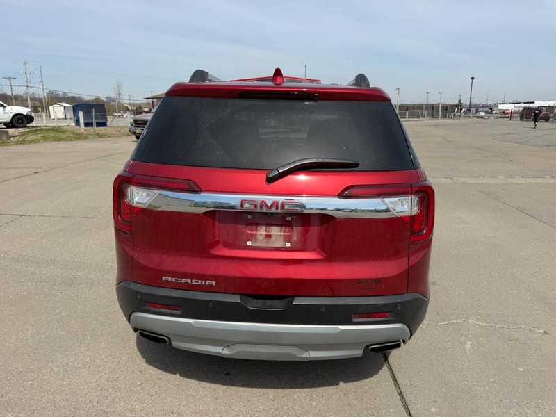 GMC Acadia Vehicle Full-screen Gallery Image 4