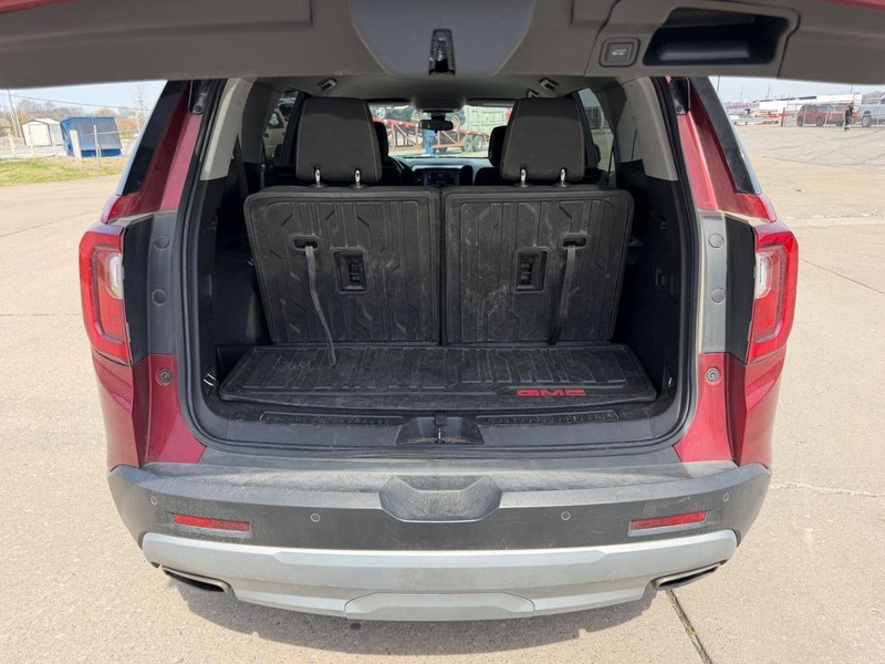 GMC Acadia Vehicle Full-screen Gallery Image 5