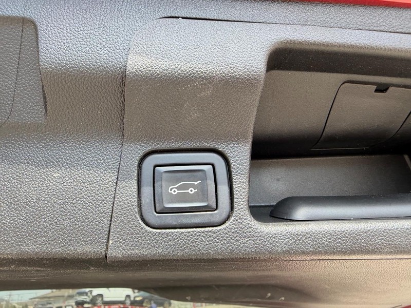 GMC Acadia Vehicle Full-screen Gallery Image 6