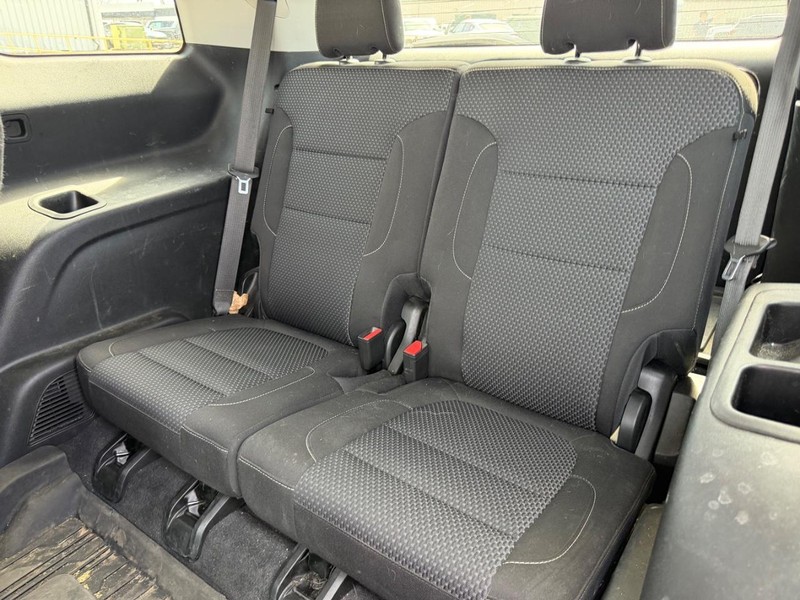 GMC Acadia Vehicle Full-screen Gallery Image 8