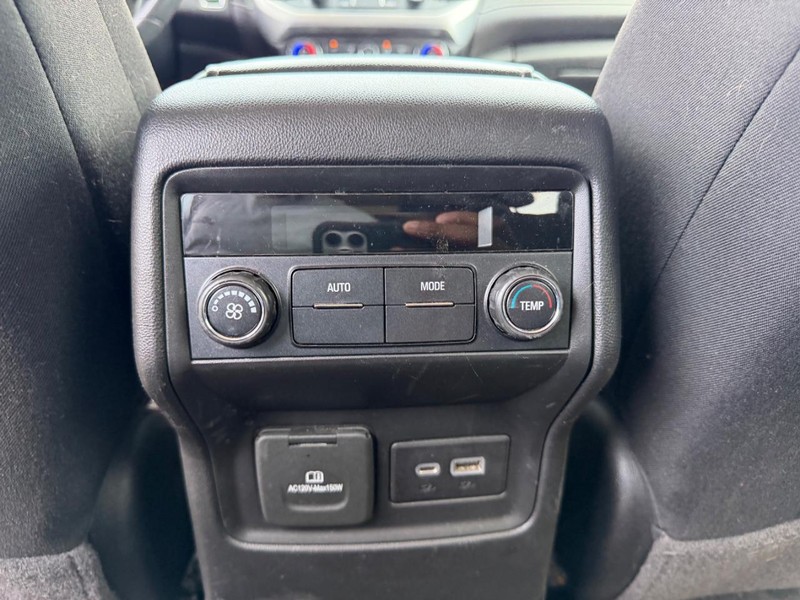 GMC Acadia Vehicle Full-screen Gallery Image 10