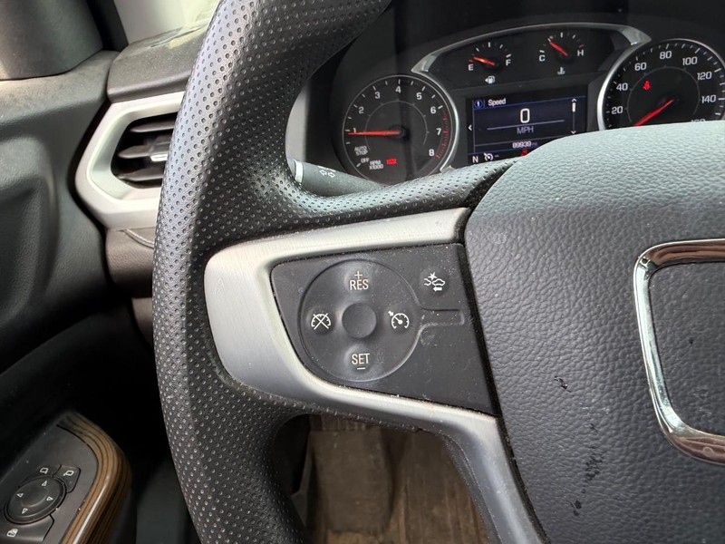 GMC Acadia Vehicle Full-screen Gallery Image 13