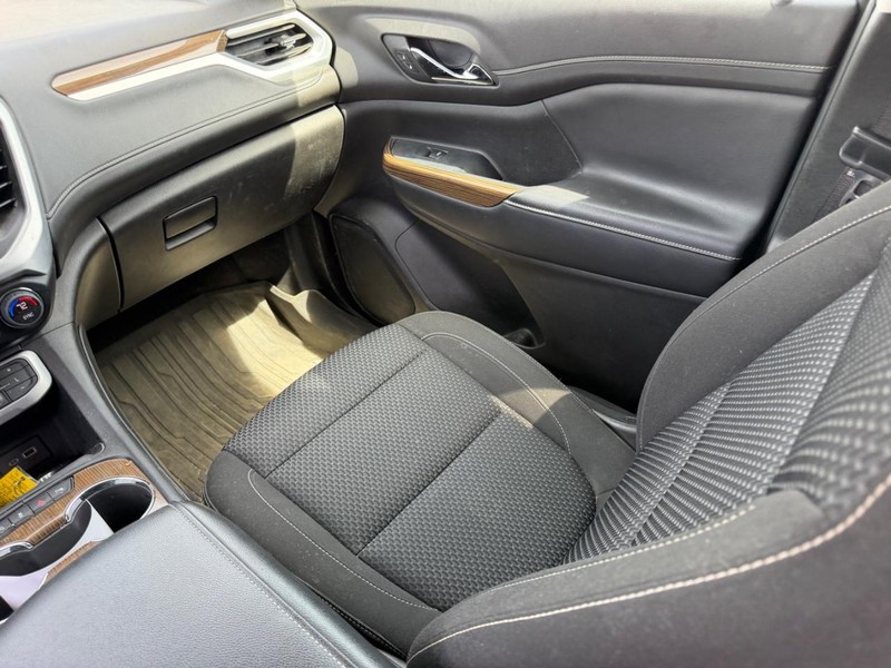 GMC Acadia Vehicle Full-screen Gallery Image 17