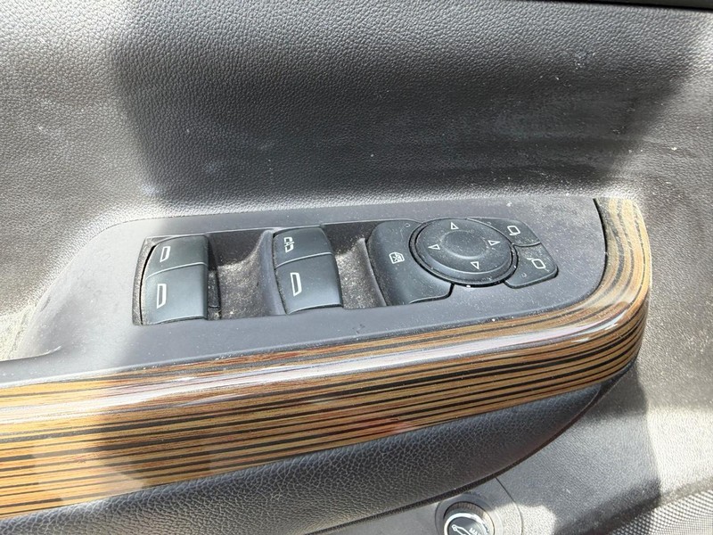 GMC Acadia Vehicle Full-screen Gallery Image 18