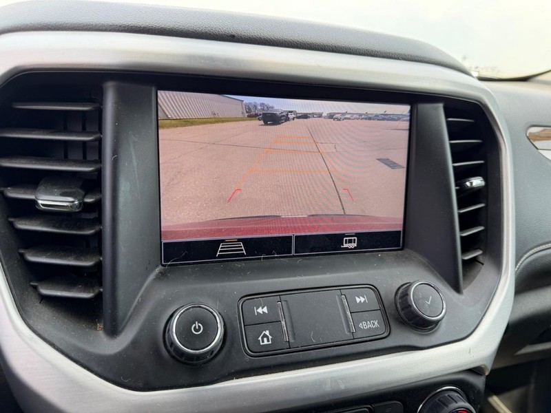 GMC Acadia Vehicle Full-screen Gallery Image 21
