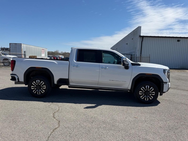 GMC Sierra 2500HD Vehicle Full-screen Gallery Image 2