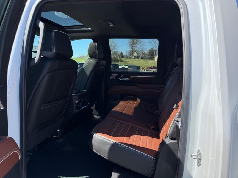 GMC Sierra 2500HD Vehicle Full-screen Gallery Image 7