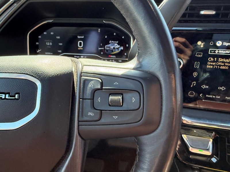 GMC Sierra 2500HD Vehicle Full-screen Gallery Image 12