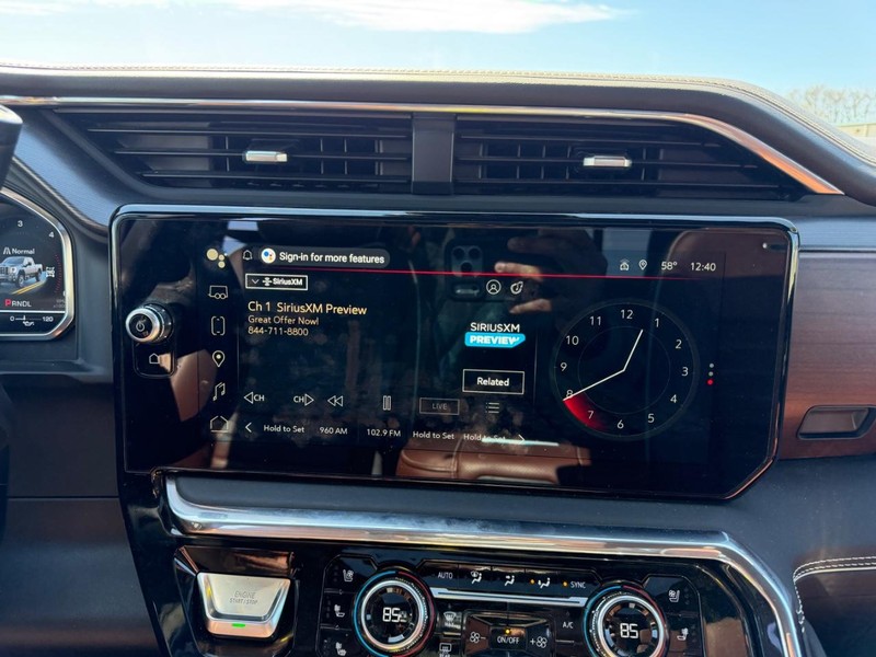 GMC Sierra 2500HD Vehicle Full-screen Gallery Image 13