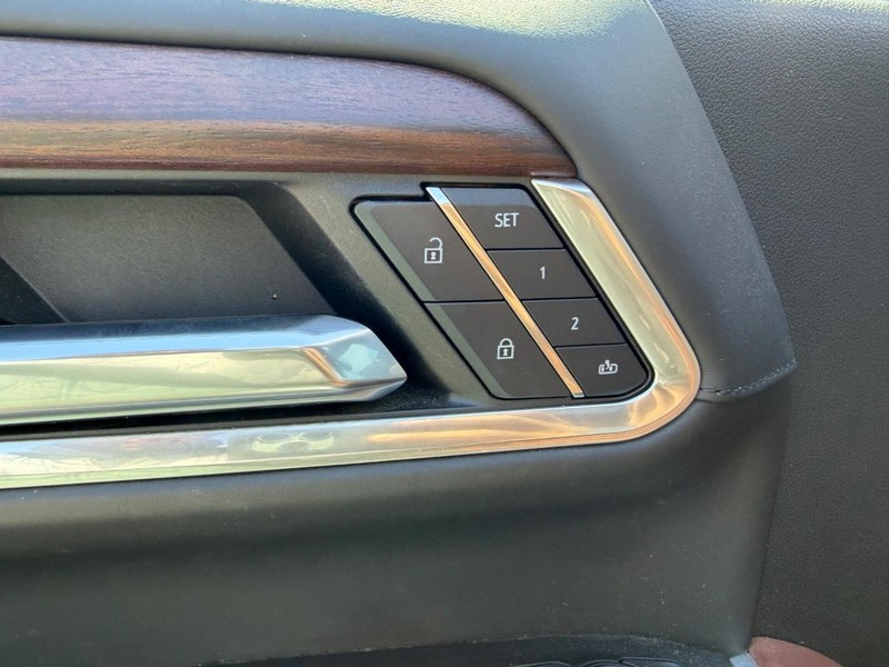 GMC Sierra 2500HD Vehicle Full-screen Gallery Image 17