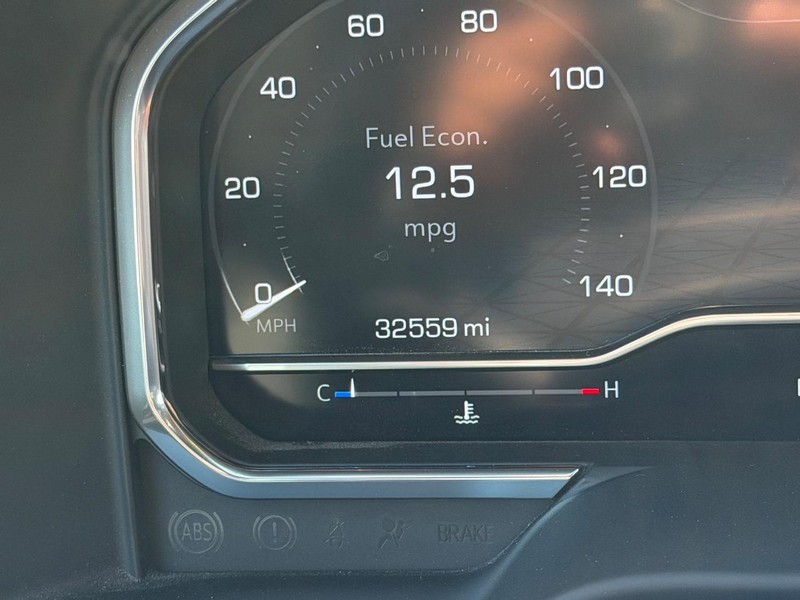 GMC Sierra 2500HD Vehicle Full-screen Gallery Image 19