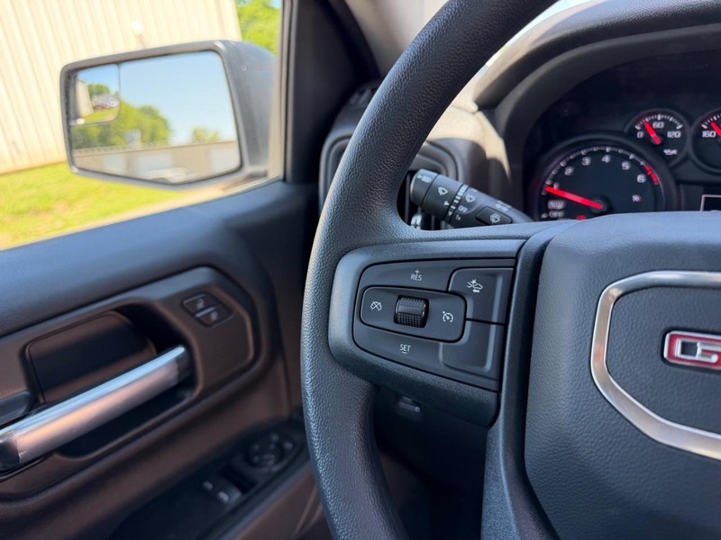 GMC Sierra 1500 Vehicle Full-screen Gallery Image 9