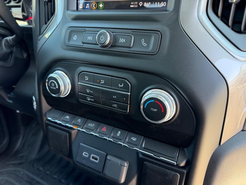 GMC Sierra 1500 Vehicle Full-screen Gallery Image 11