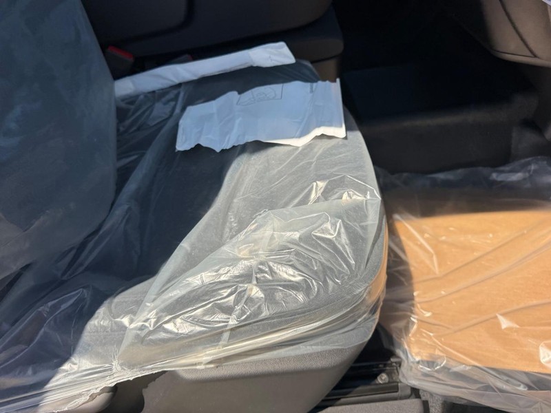 GMC Sierra 1500 Vehicle Full-screen Gallery Image 12