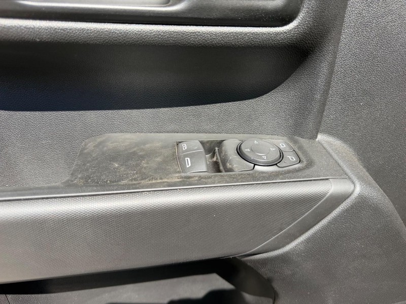 GMC Sierra 1500 Vehicle Full-screen Gallery Image 13